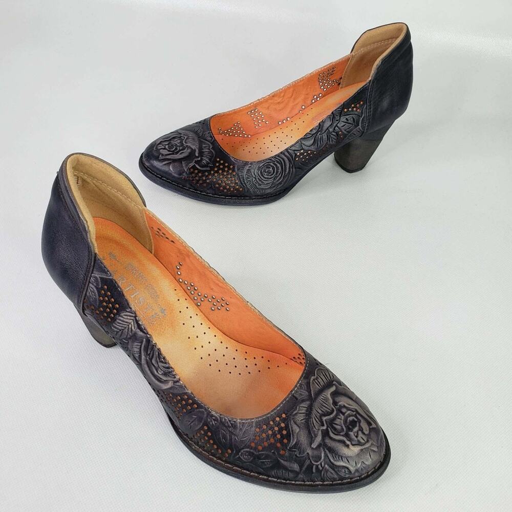 L'Artiste by Spring Step Floral Embossed Round Toe Pumps Black EU 38 US 7.5